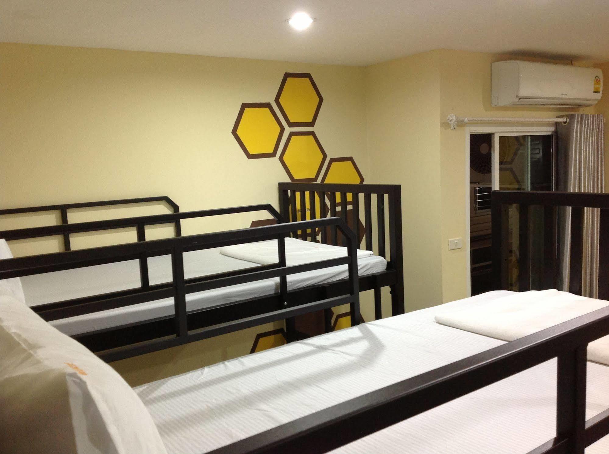Beehive Patong Hostel Eksteriør bilde